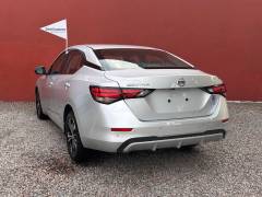 Nissan Sentra Advance CVT 3
