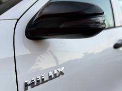 TOYOTA HILUX DC SR 9